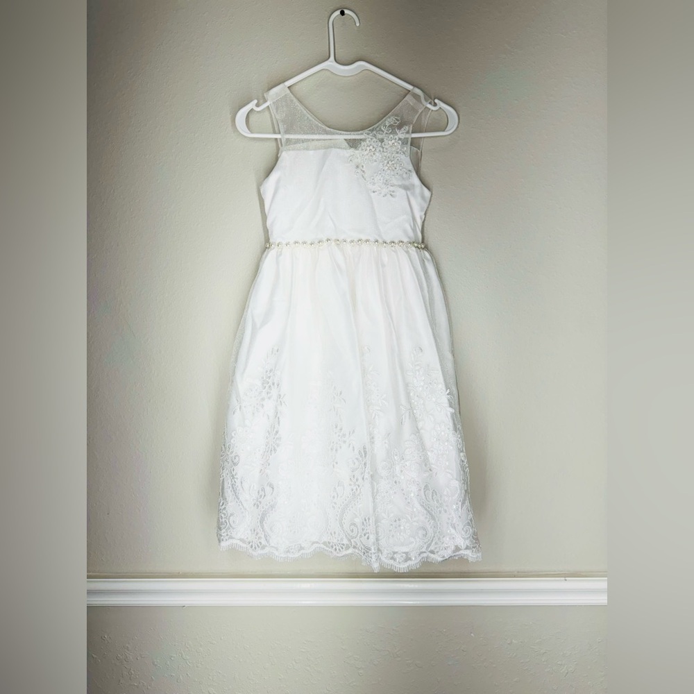 Gorgeous little angels dress.